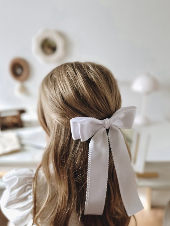Бант белый из плотного атласа