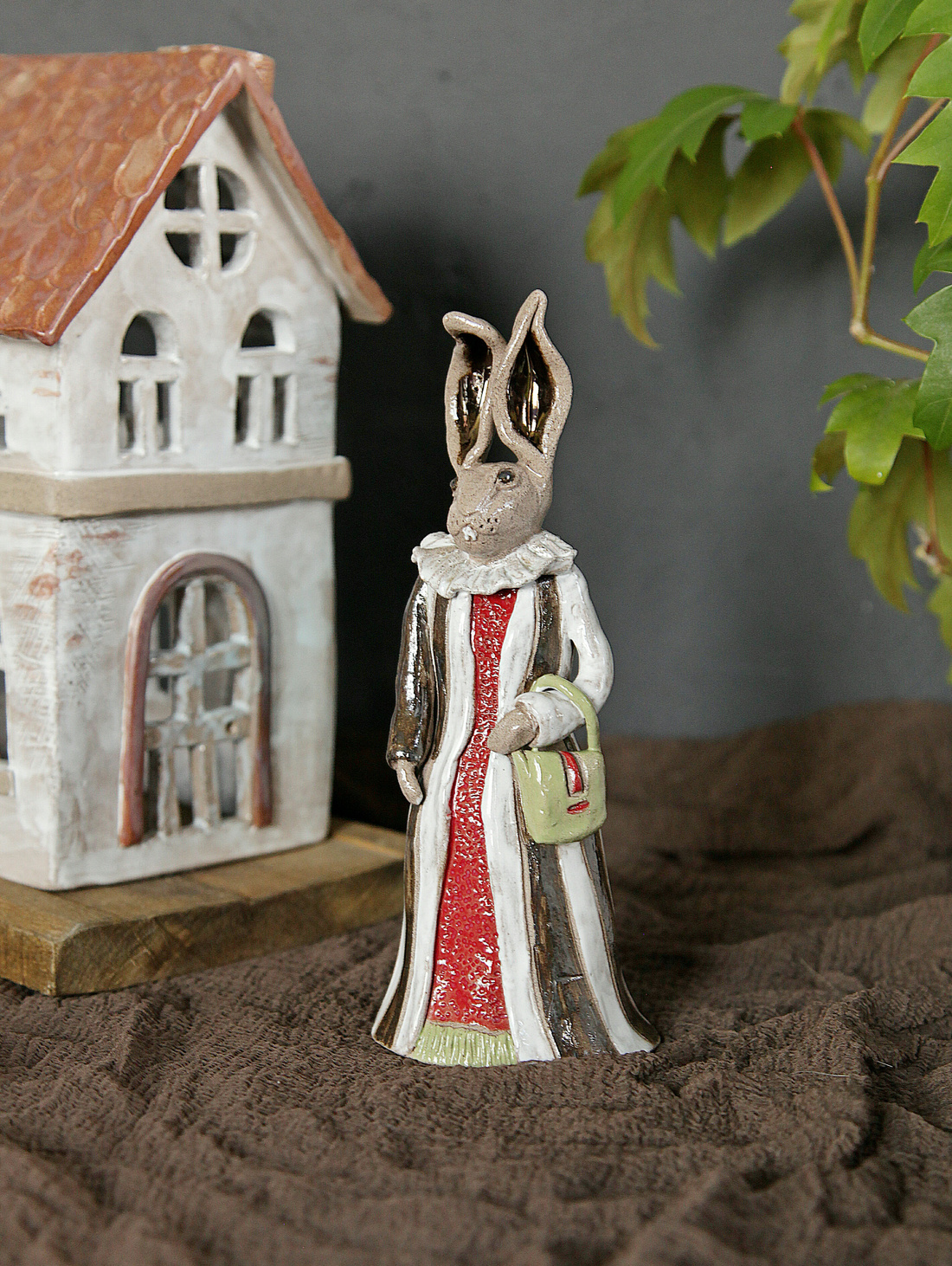 Керамический кролик «Дама» - фотография товара