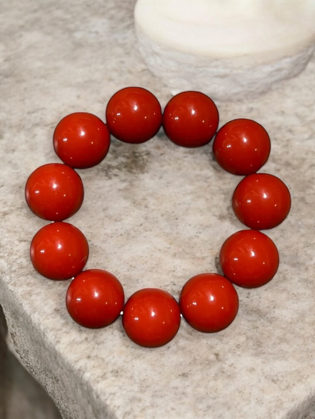 Браслет "Красные сферы" - фотография товара