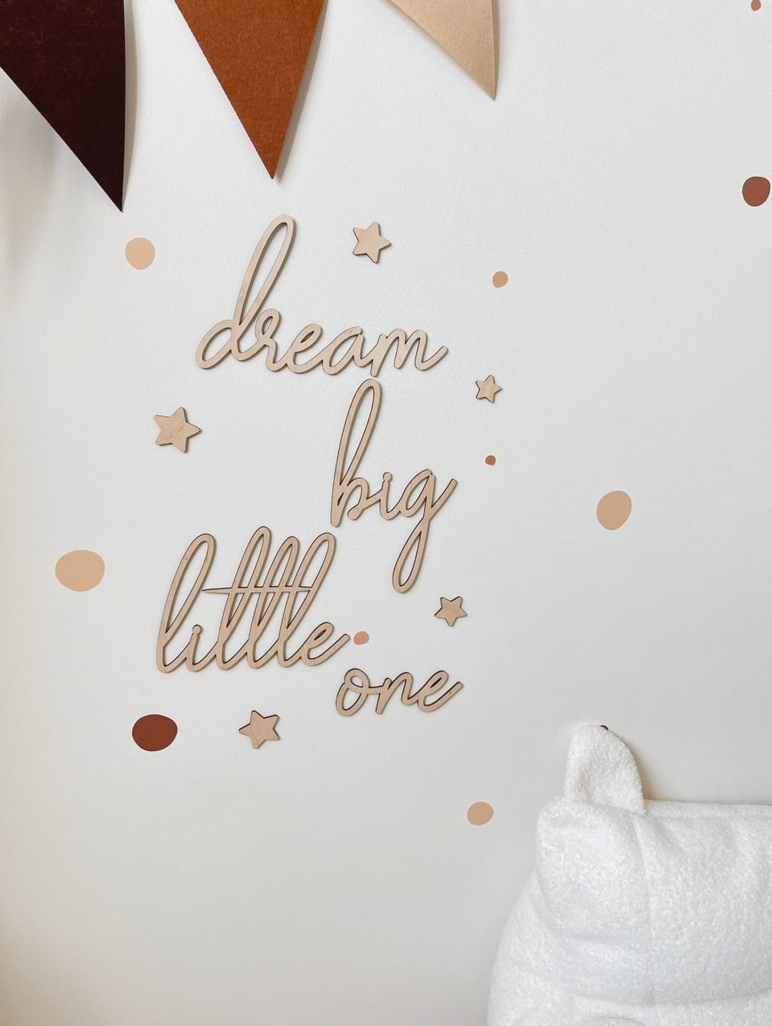 Настенная надпись из дерева “dream big little one” - фотография товара