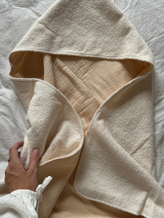 Двухсторонне полотенце уголок из муслина и махры