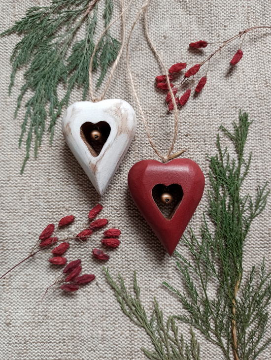 Елочная игрушка "Сердечко среднее N2 с бубенчиком"