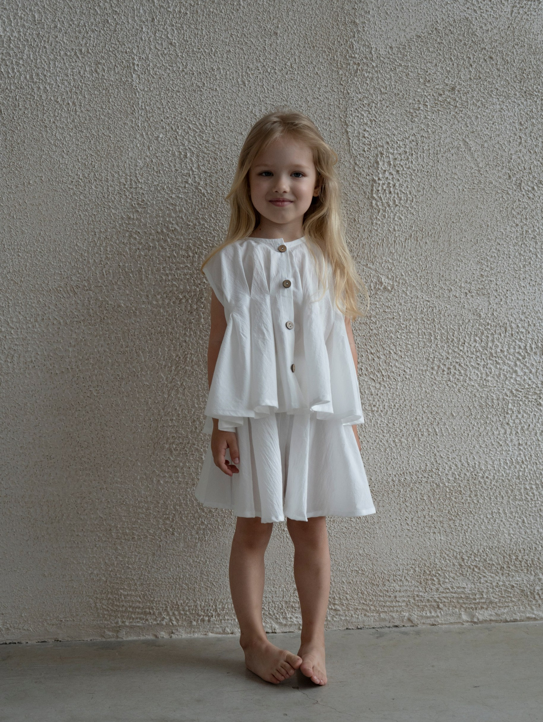 Летний костюм в молочном цвете - фотография товара