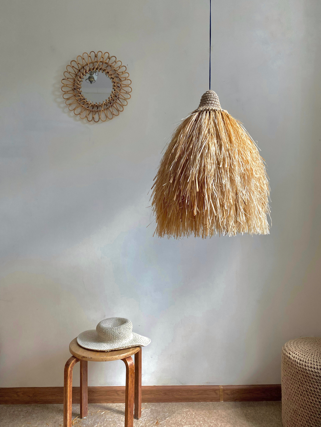 Светильник пушистый из лыка - фотография товара