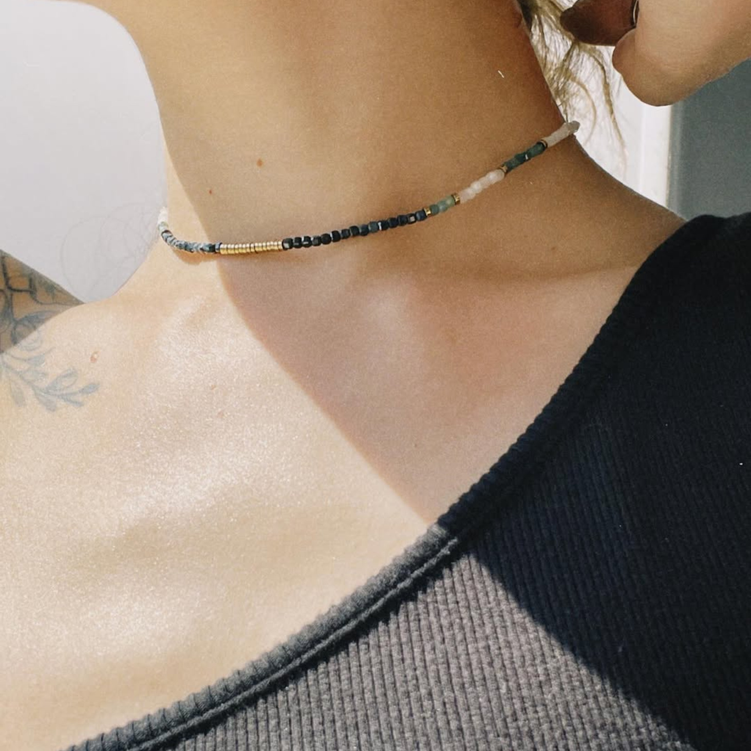 Колье "Магия стихий" с турмалинами, лунным камнем, амазонитом и гематитом - фотография товара