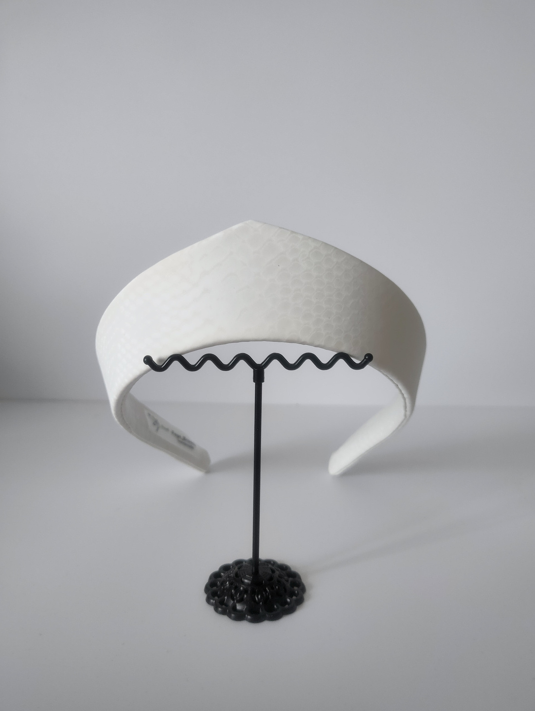 Ободок-кокошник "Змея голография белая" - фотография товара