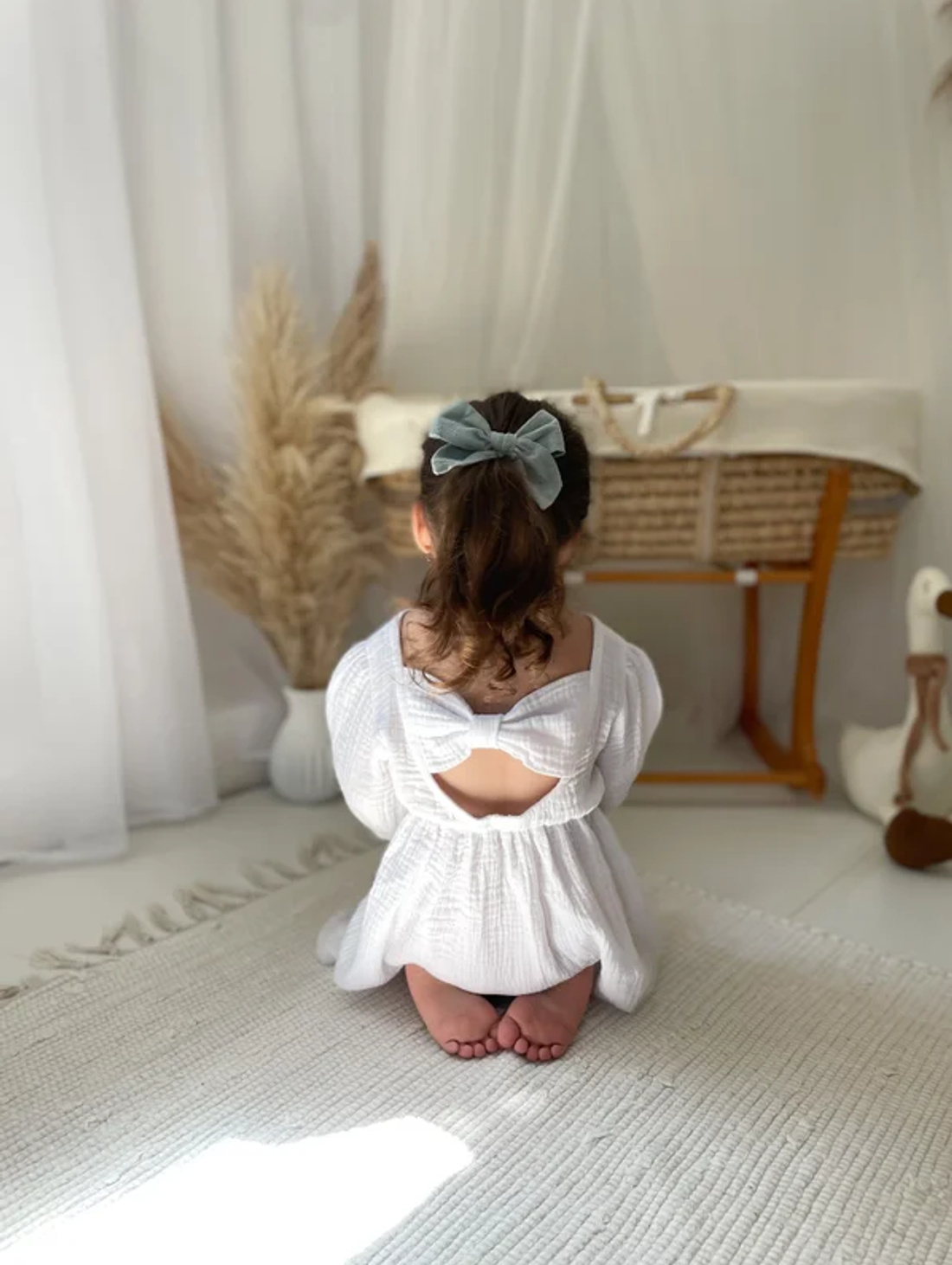 Платье с бантом на спине - фотография товара