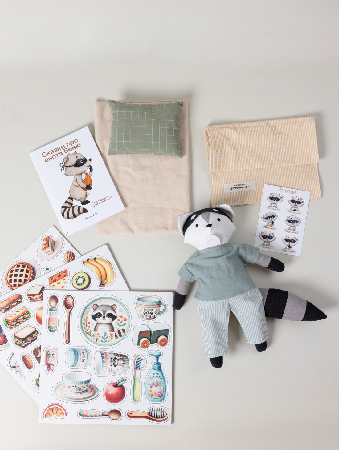 Бокс зелёный из крапивы с енотом Веней и паззлами - фотография товара