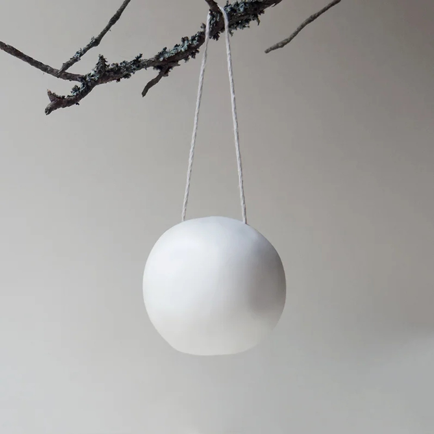 Декор "Фарфоровый снежок" - фотография товара