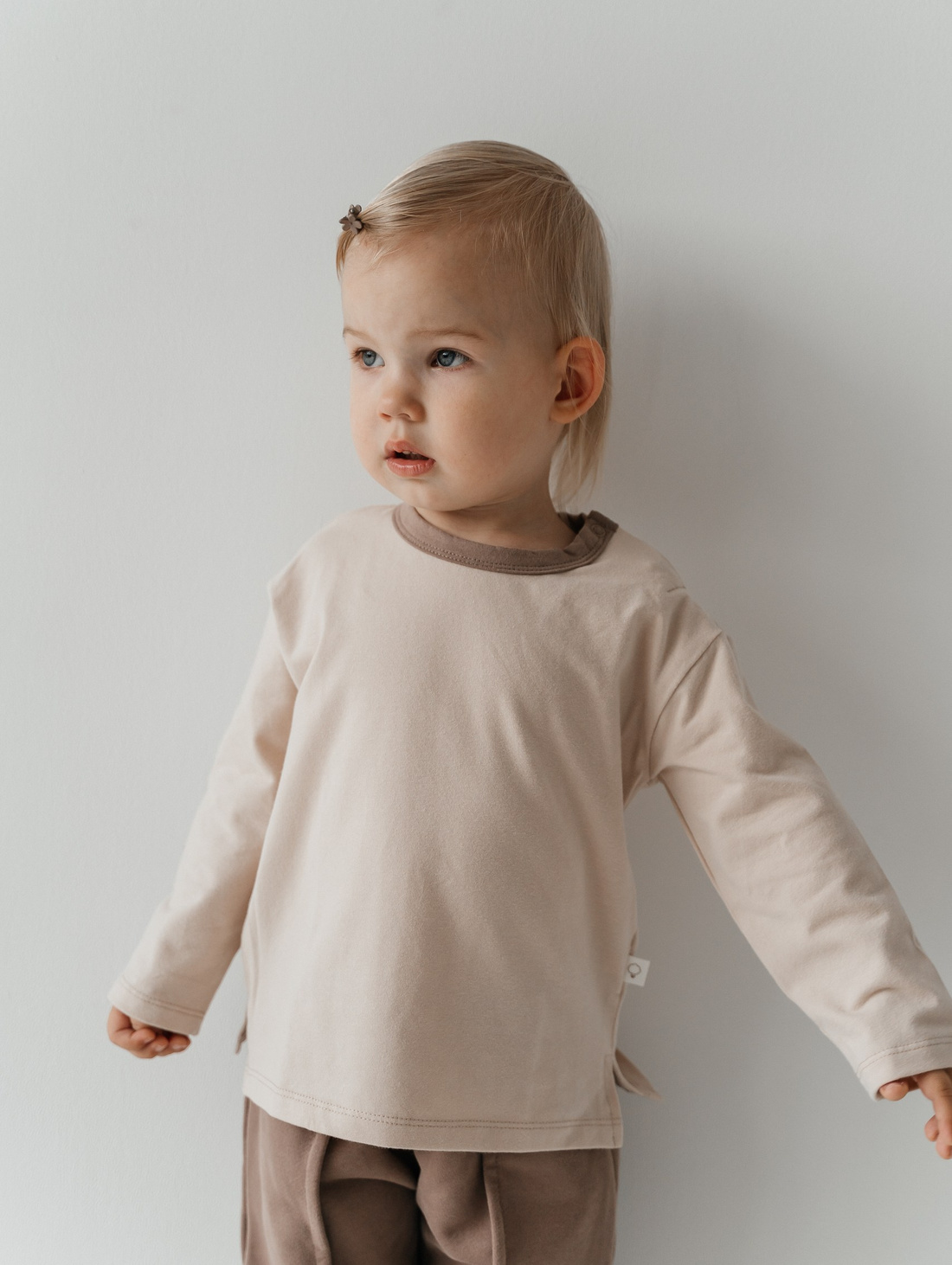 Лонгслив на кнопках с разрезами по бокам - фотография товара