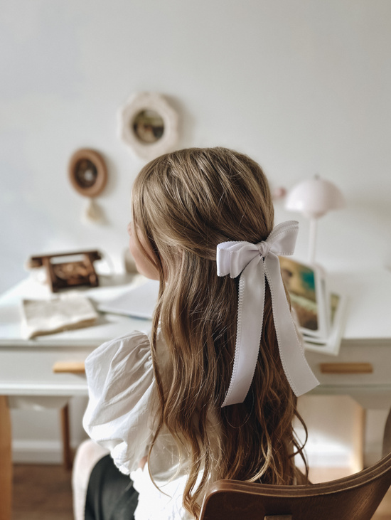 Бант белый из плотного атласа