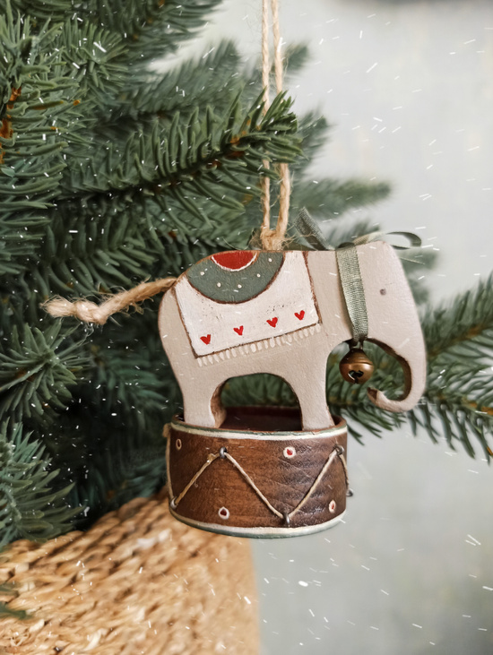 Елочная игрушка "Слоник малый на барабане"