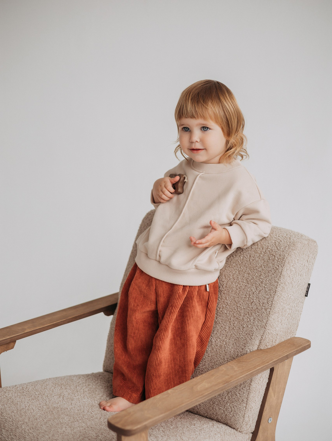 Вельветовые штанишки в терракотовом цвете - фотография товара