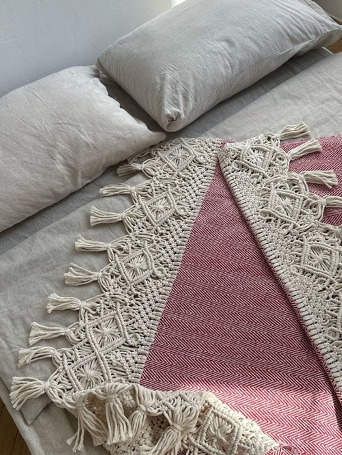 Плед в русском стиле с обережным орнаментом "Арепей" - фотография товара