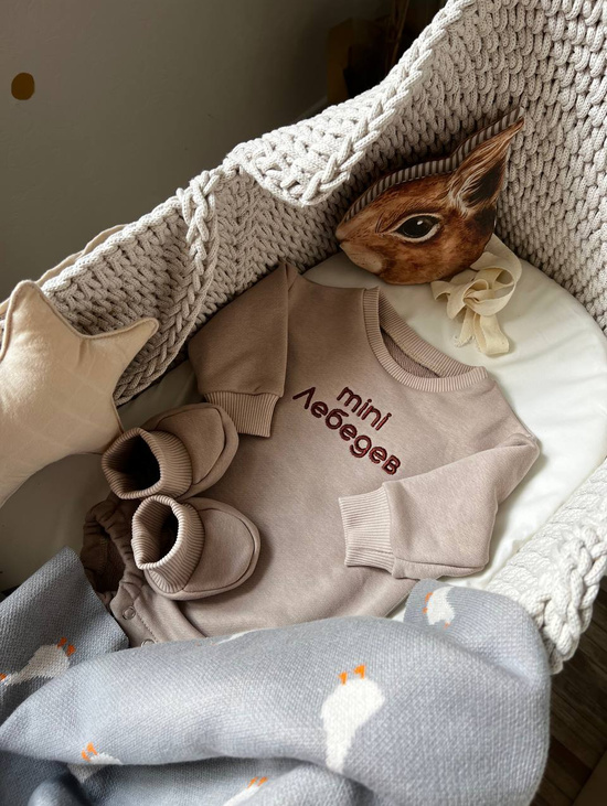 Боди oversized + пинетки c индивидуальной вышивкой цвет латте