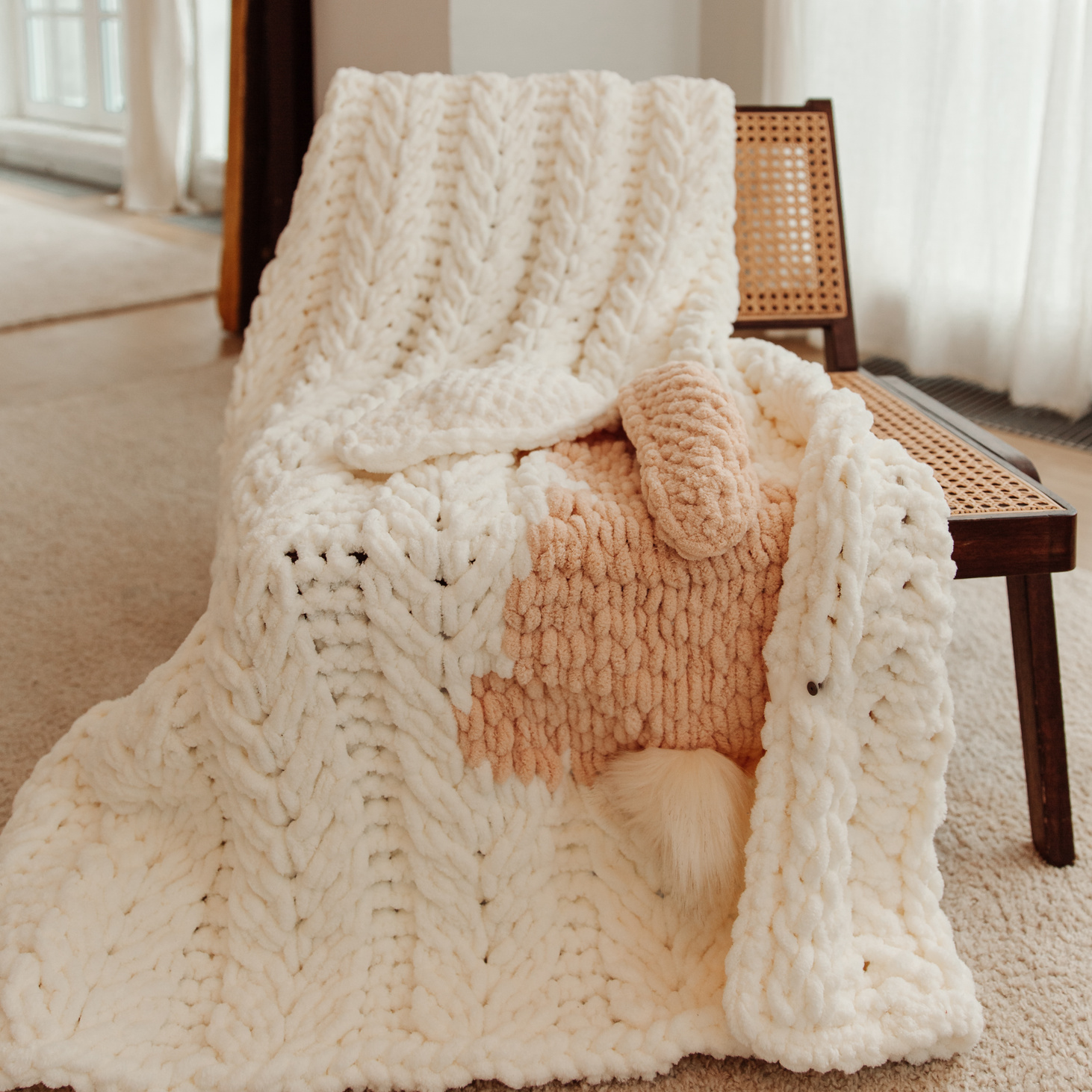 Плед вязаный "Зайчи ушки" - фотография товара