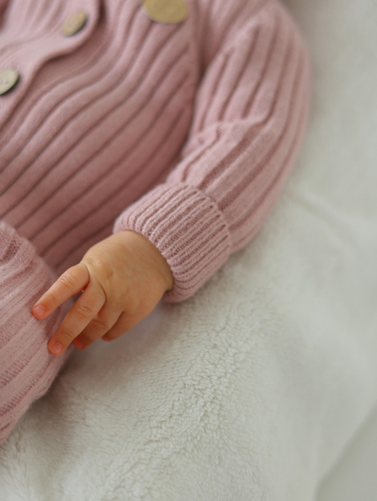 Комбинезон вязаный с шапочкой и носочками Пудра