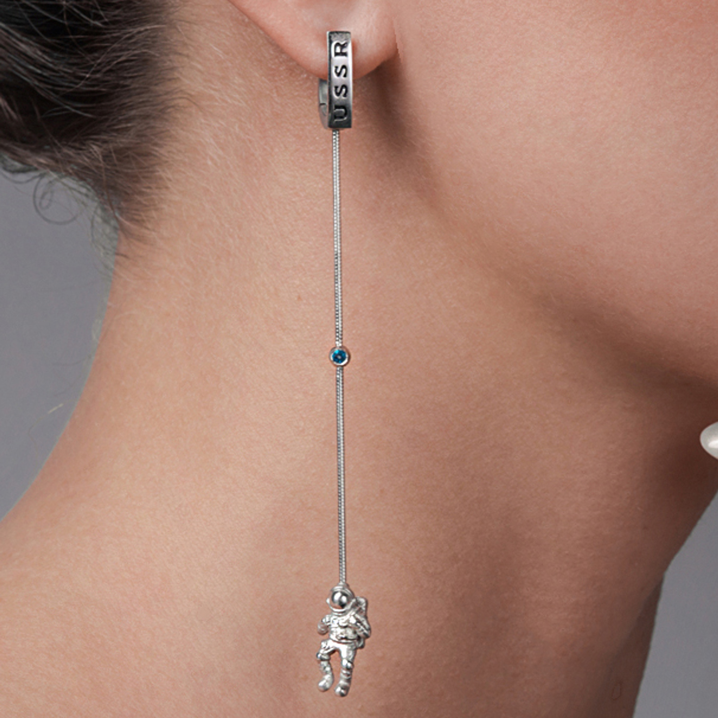 Серебряная моносерьга ASTRONAUT - фотография товара