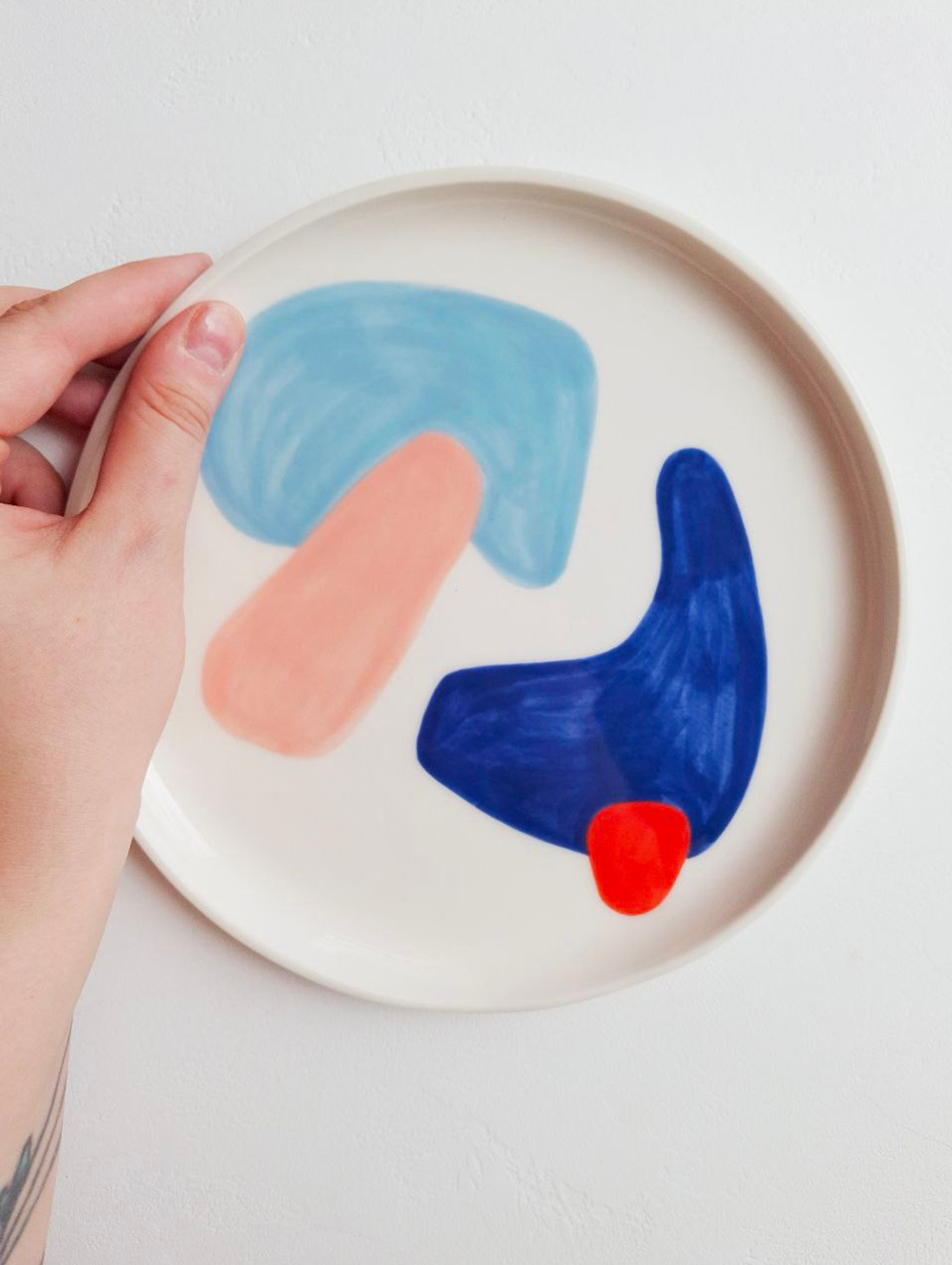 Тарелка "Вариация" Синий, розовый, голубой и красный - фотография товара