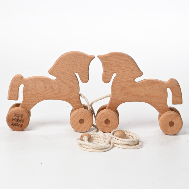 Каталка-лошадка из бука