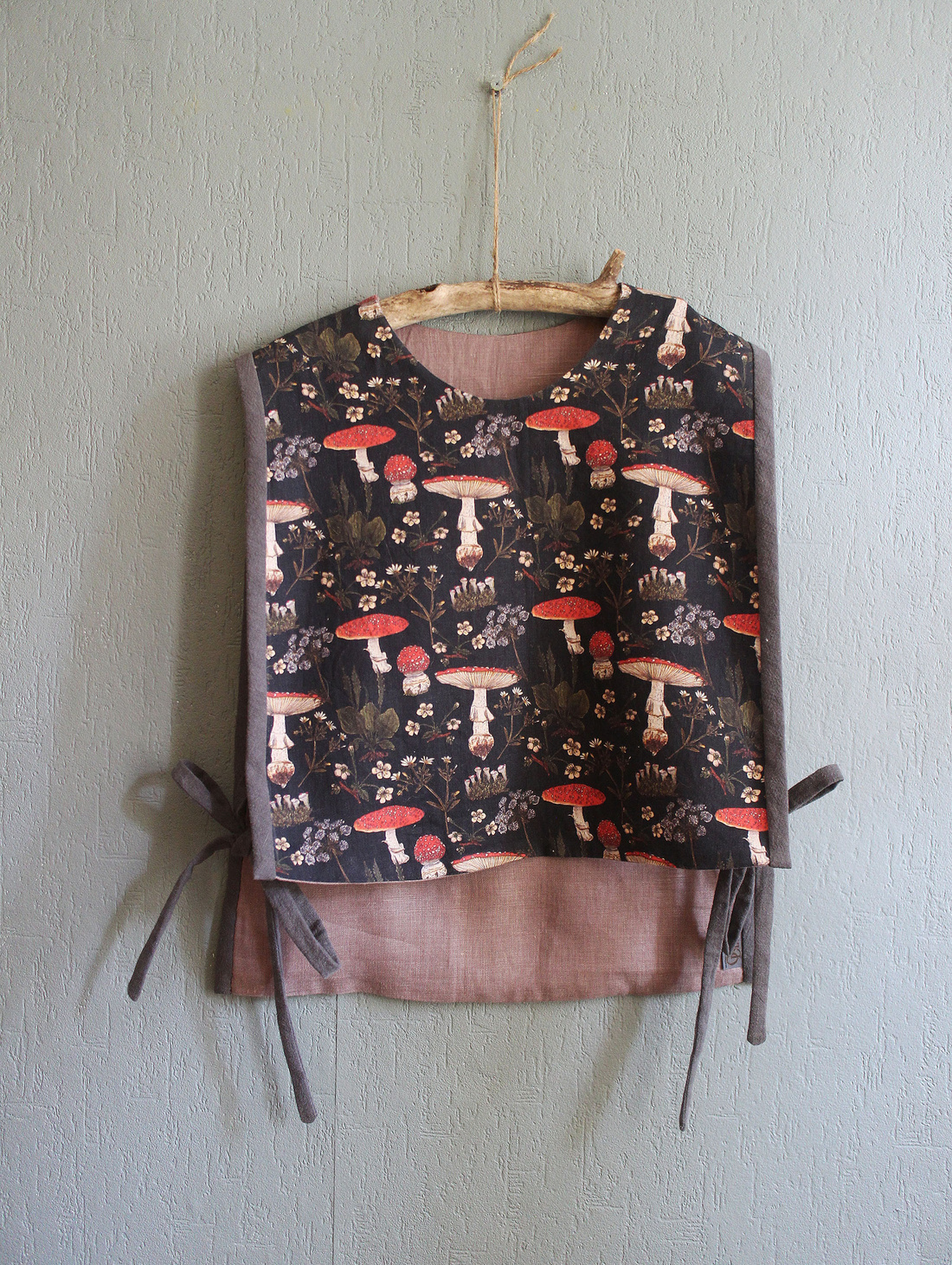 Жилет "Мухоморный" - фотография товара