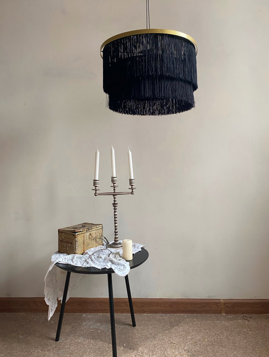 Люстра черная с бахромой