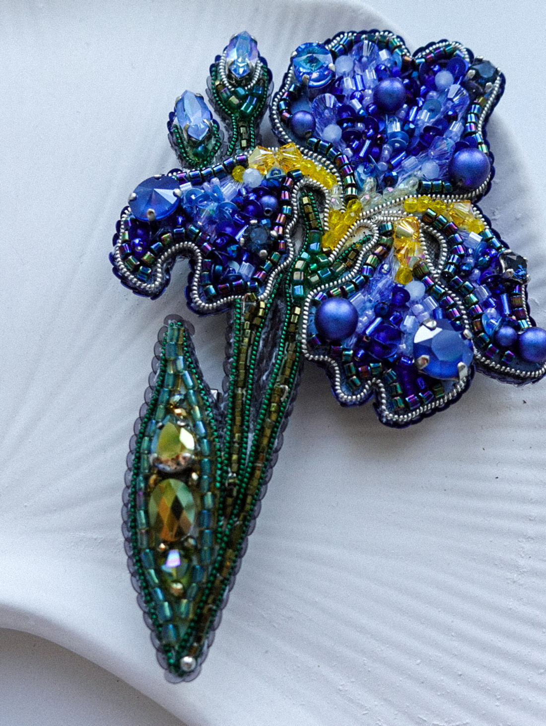 Брошь "Ирис" - фотография товара