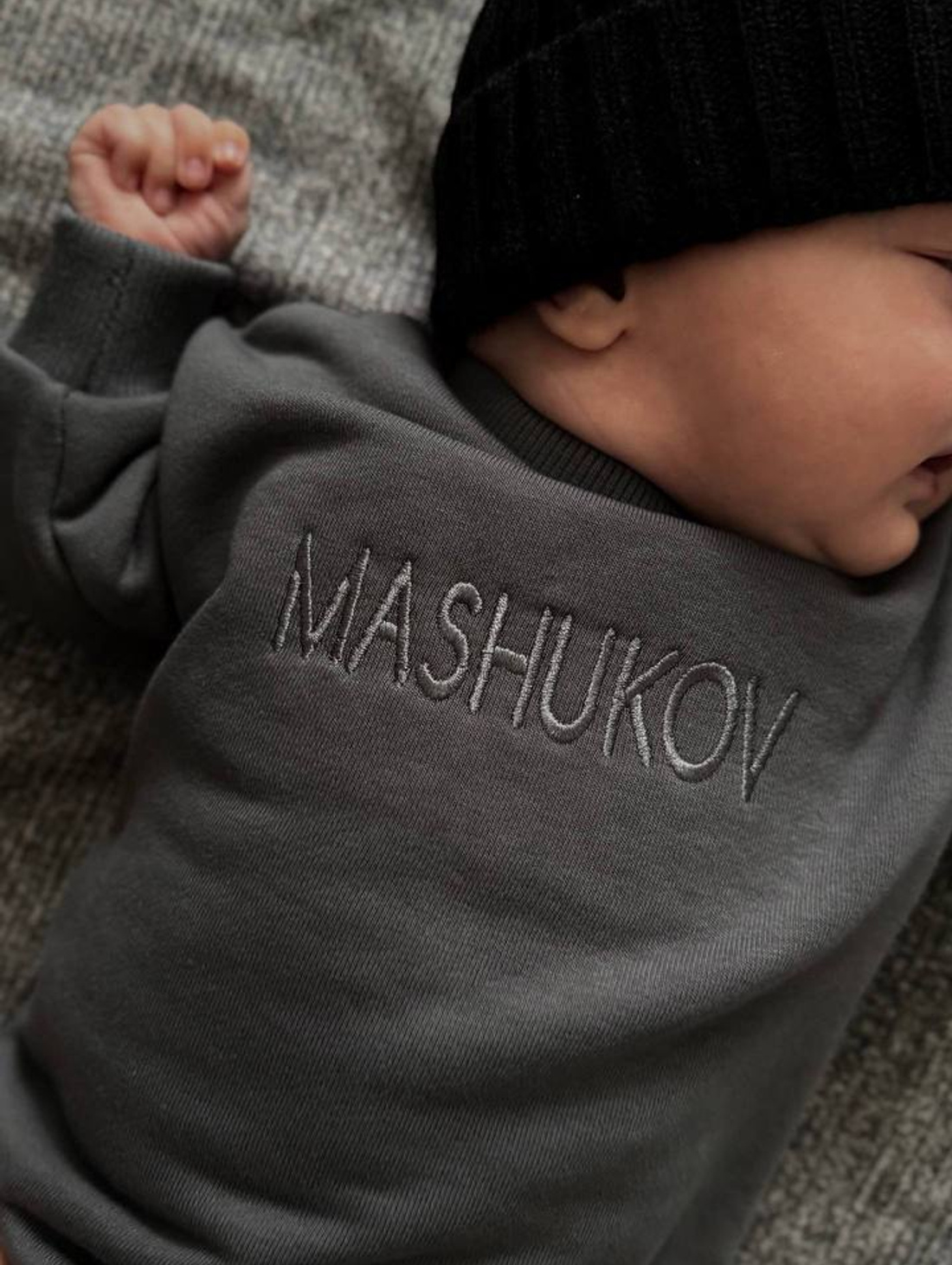 Набор "Боди oversized + пинетки" цвет графит - фотография товара