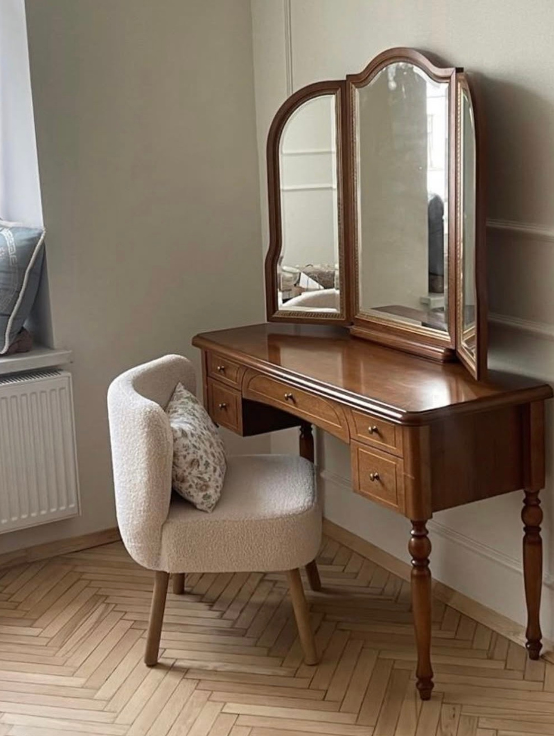 Кресло в ткани букле - фотография товара