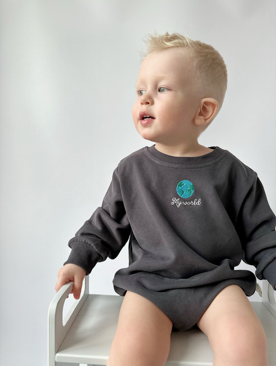 Боди "My world" оверсайз для малыша Kristoms, гольфы в подарок