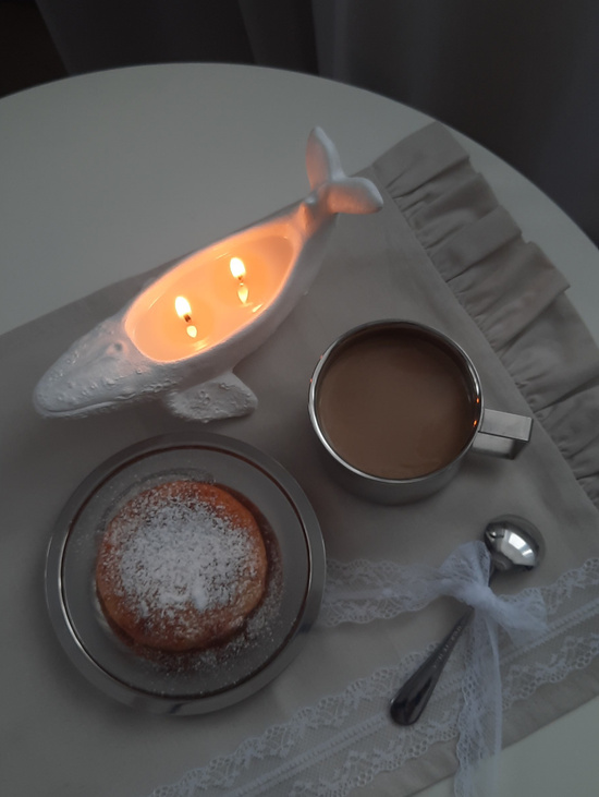 Свеча "Кит" с ароматом Чёрное море