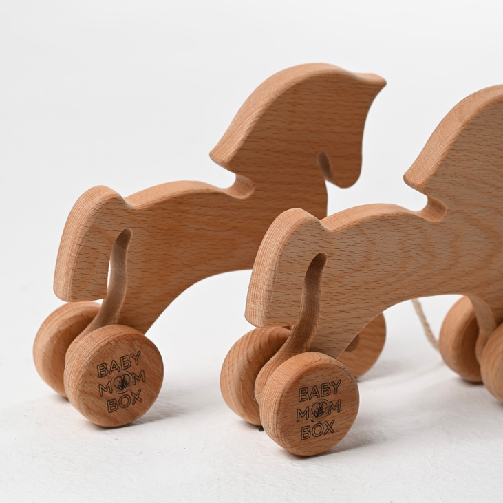 Каталка-лошадка из бука