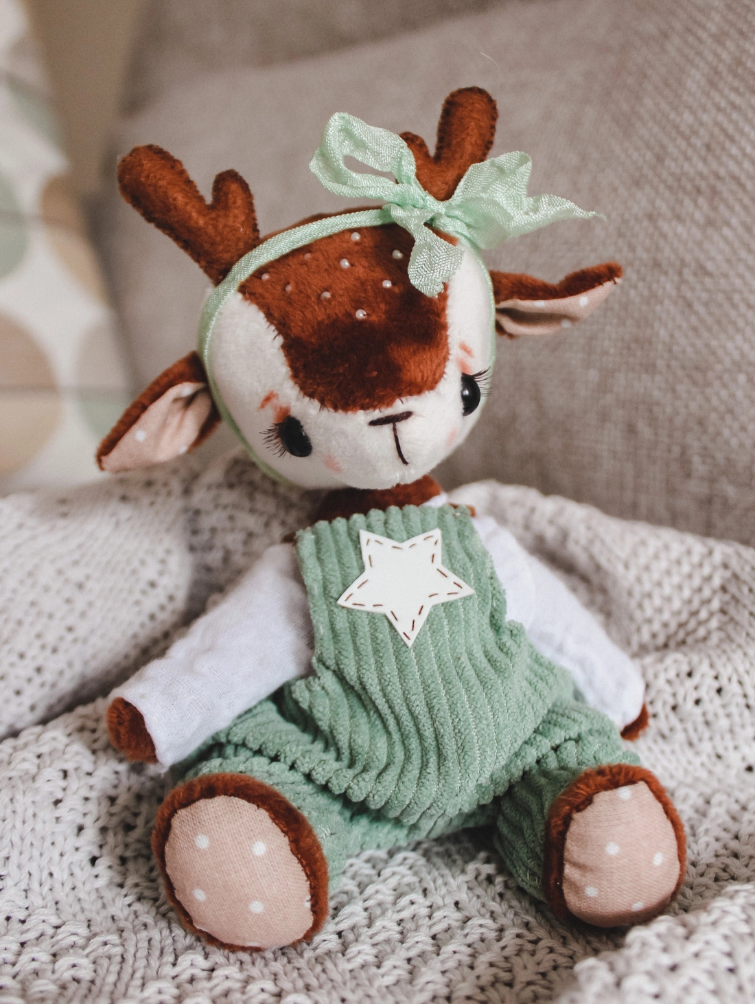 Игрушка "Оленёнок в комбинезоне" - фотография товара