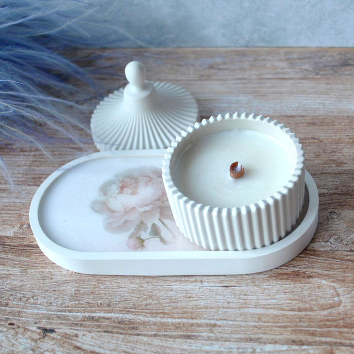 Свеча ароматическая "Белый пион и шкатулка"