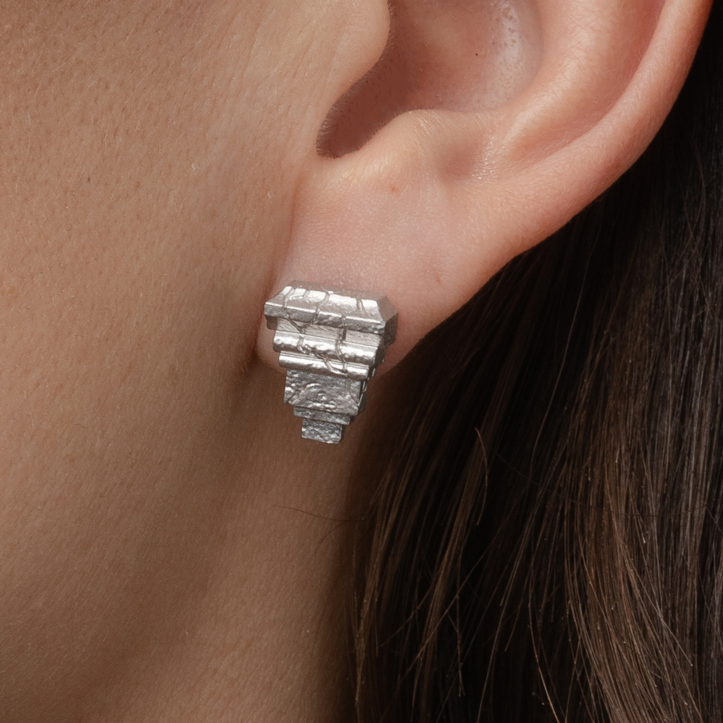 Парные серебряные серьги ARCHITRAVE - фотография товара