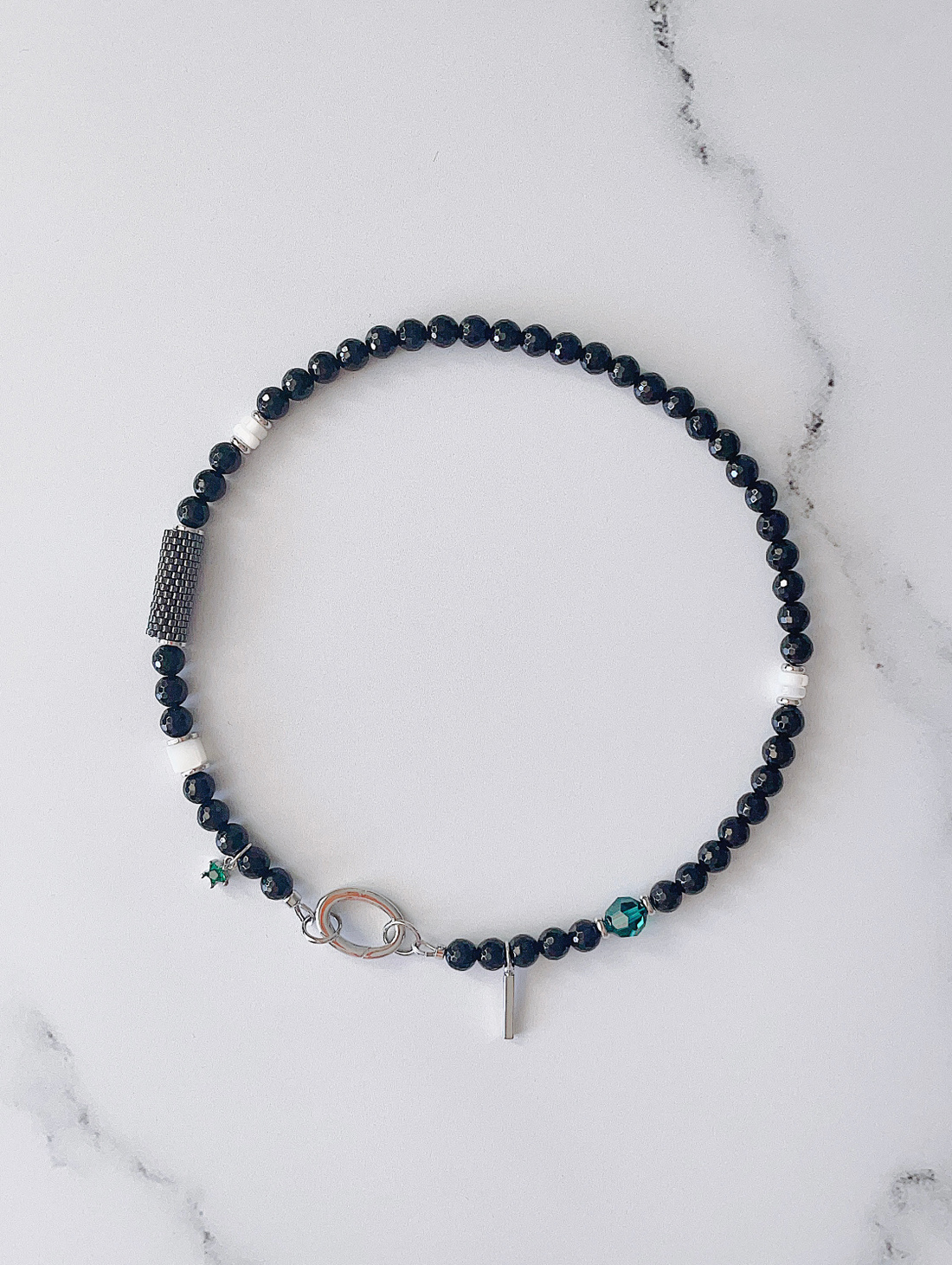 Чокер из черного агата и бисера «Звездная ночь» - фотография товара