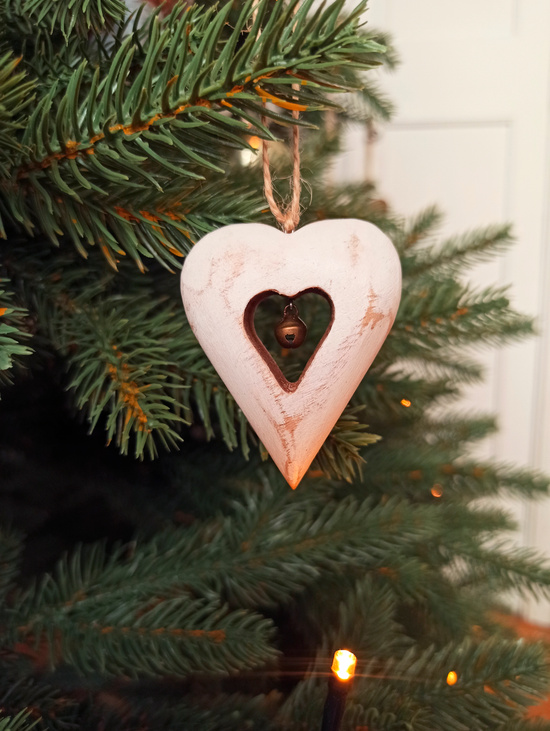 Елочная игрушка "Сердечко среднее N2 с бубенчиком"