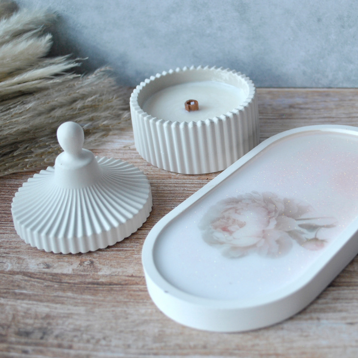 Свеча ароматическая "Белый пион и шкатулка"