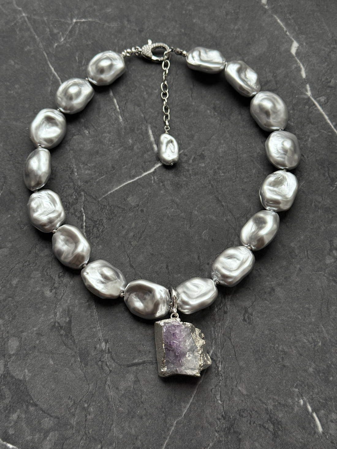 Эксклюзивное колье из майорки с кристаллом аметиста - фотография товара