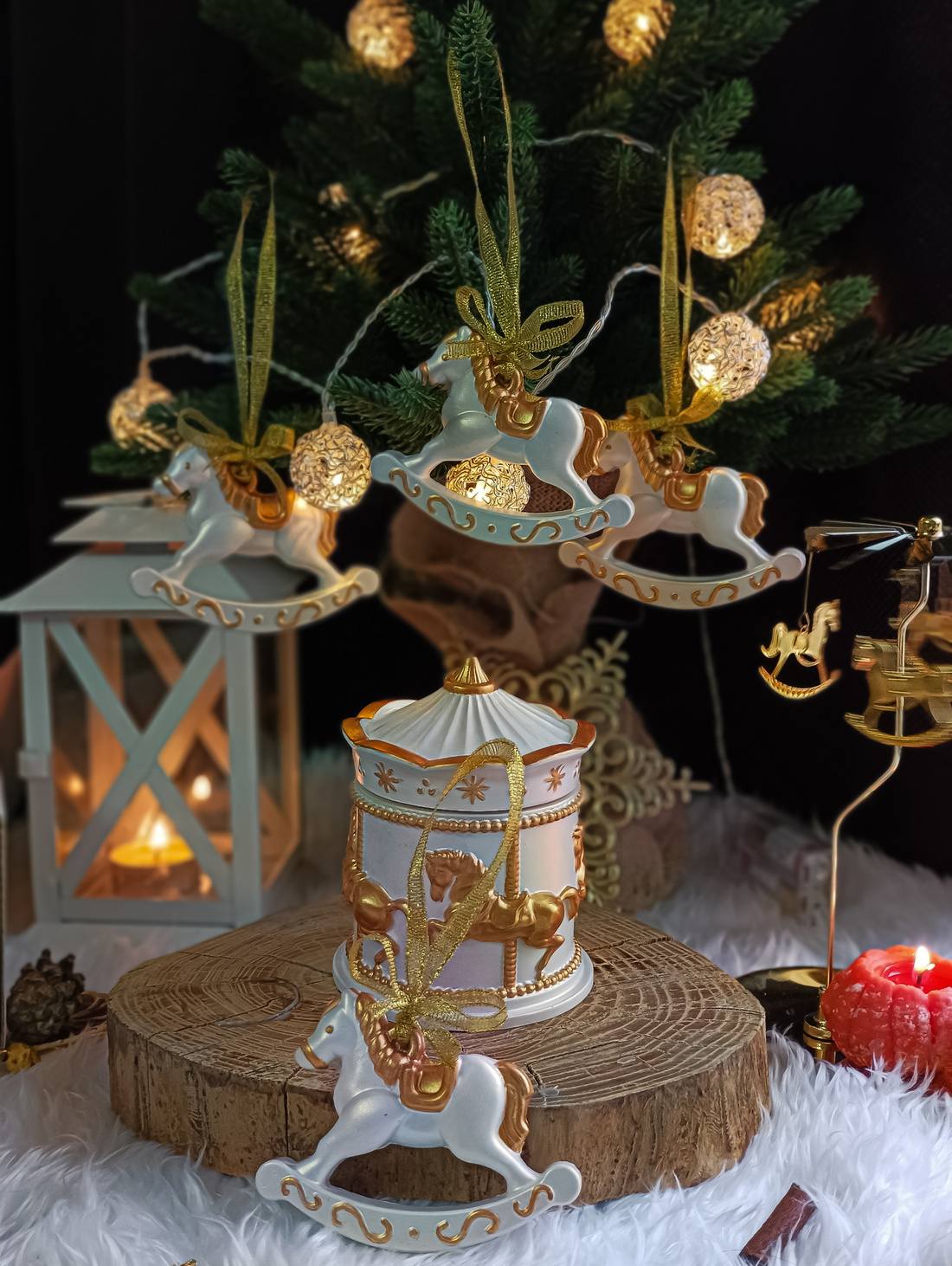 Новогодний набор "Свеча Карусель и елочные игрушки Лошадки (золото) - фотография товара