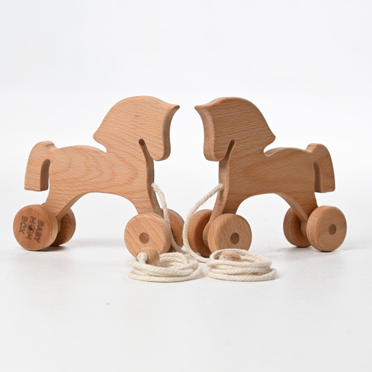 Каталка-лошадка из бука