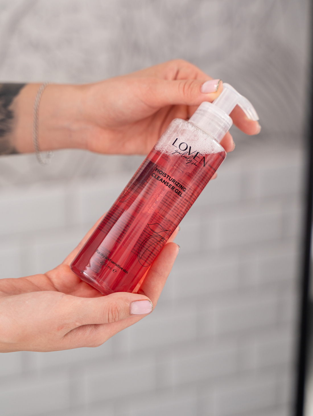 CLEANSER GEL увлажняющий для сухой и чувствительной кожи лица - фотография товара