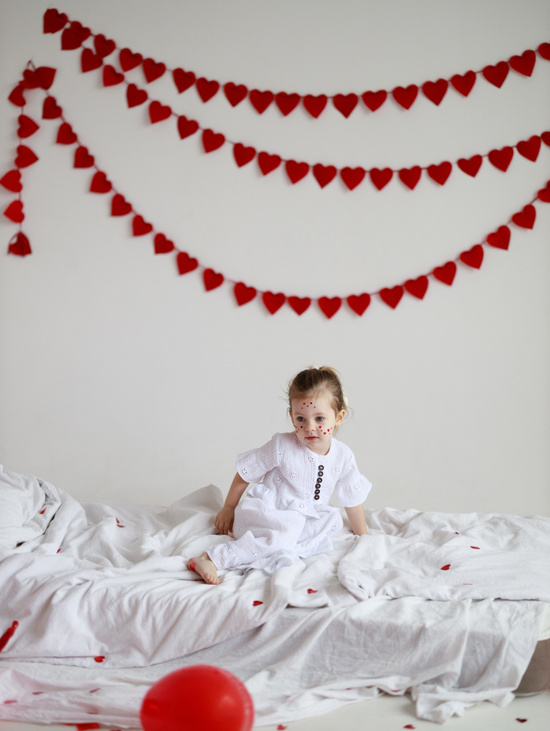 Костюм из муслина в белом  цвете для девочки