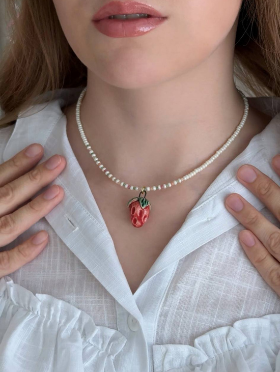 Колье «Клубничка» с керамической подвеской
