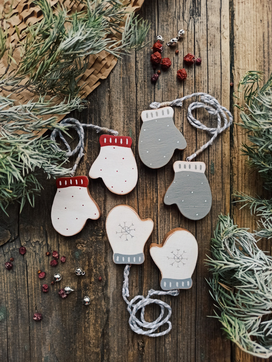 Елочная игрушка "Варежки"