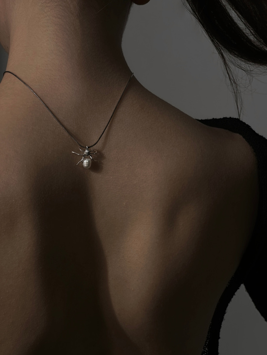 Подвеска "Паук" с жемчужным яйцом