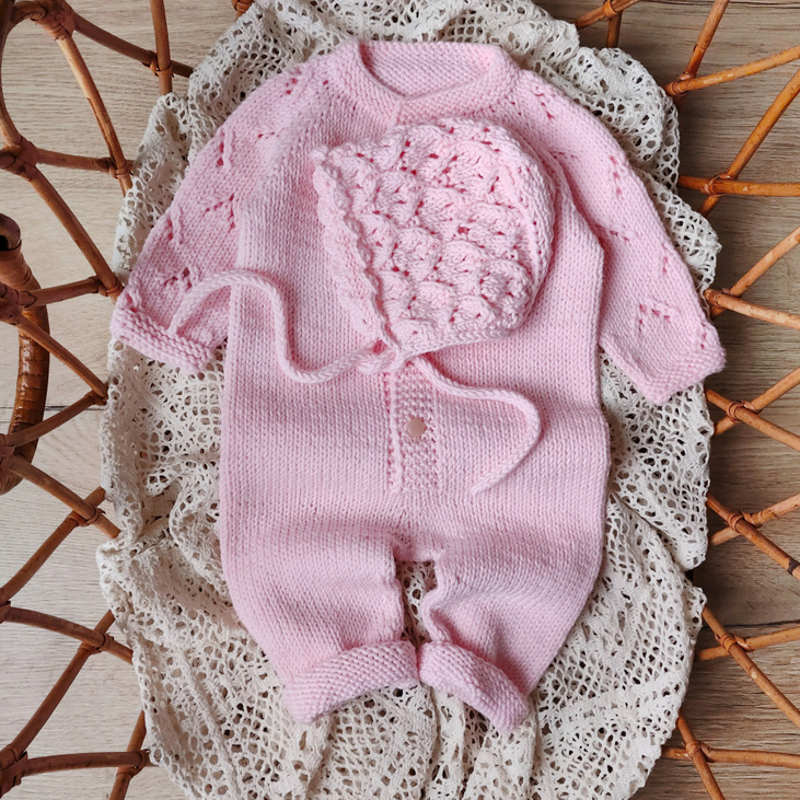 Комбинезон для девочки и чепчик для новорожденных