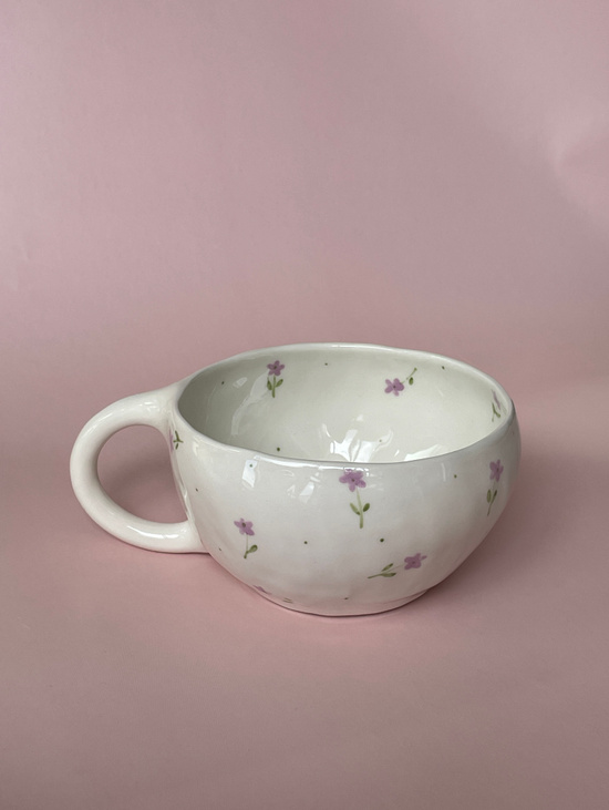 Керамическая кружка ручной работы «Сиреневые цветы»