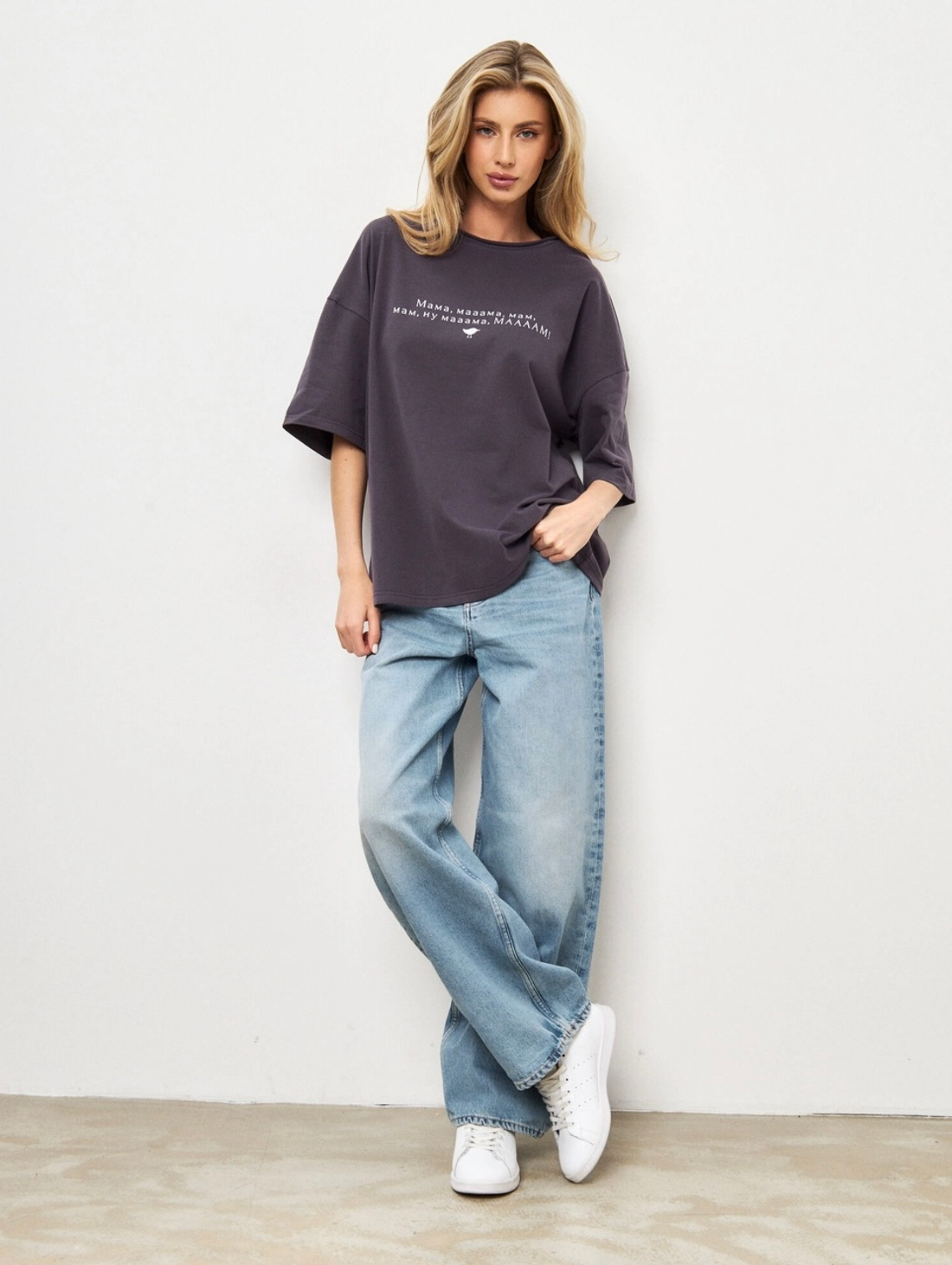 Футболка в цвете антрацит "мамаааама - фотография товара