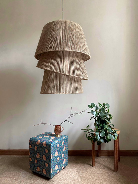 Оригинальная люстра из джута